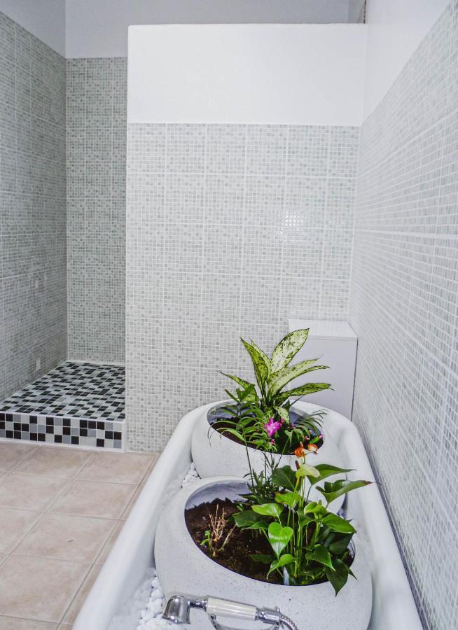 La Laujere Ivie - Gite & Piscine Privative Saint-Hilaire-du-Bois  Eksteriør bilde